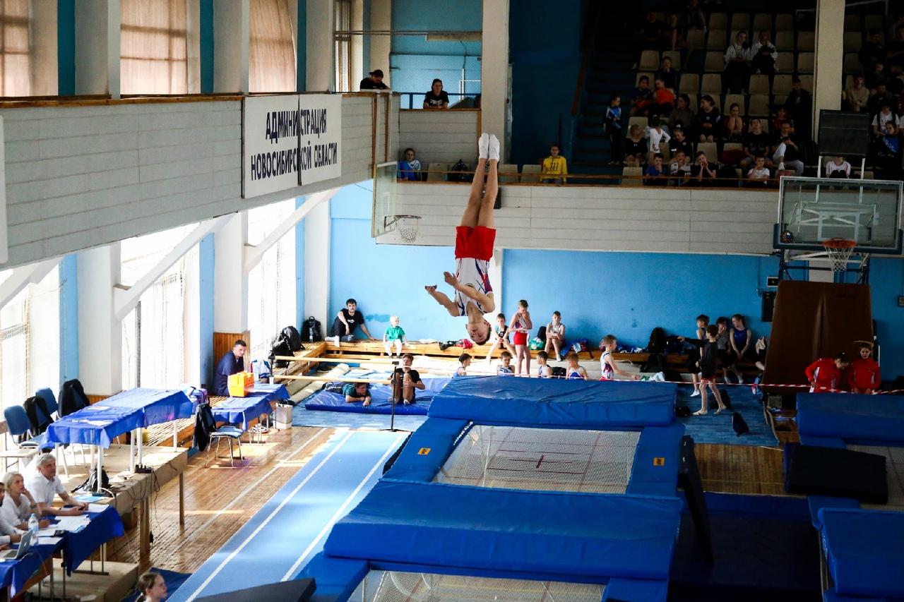 Областные соревнования по прыжкам на батуте «Полет над Сибирью»
