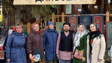 Русские танцы и чаепитие